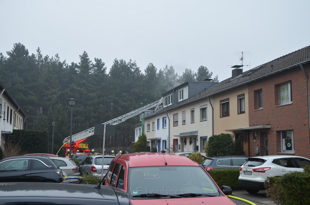 Feuer 2 Dach Koeln Brueck Diesterweg P04.JPG - Miklos Laubert